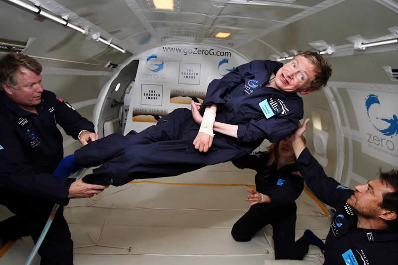 Stephen Hawking volando