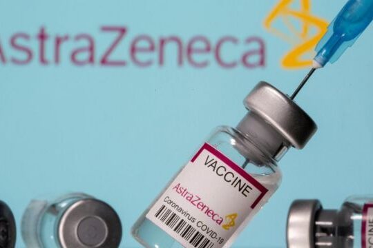 Vacuna de AstraZeneca ocasiona coágulos